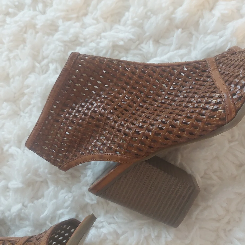 Indigo Rd block heels/sandals ~ Size 10M - Picture 8 of 10